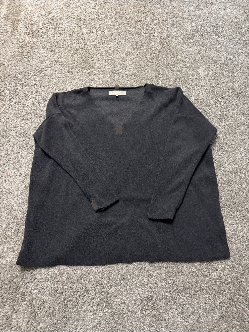 Women's V-Neck Lightweight Sweater in Deep Charcoal